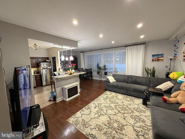 301 Byberry Rd in Philadelphia, PA - Building Photo - Building Photo