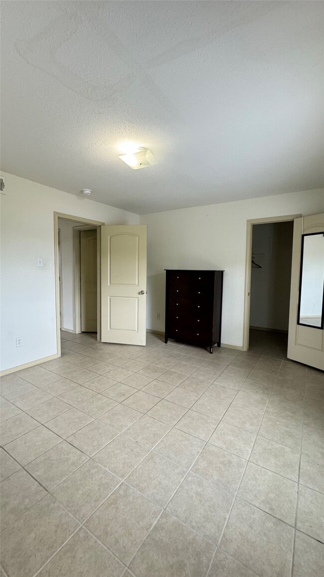 property at 10802 Kingspoint Rd