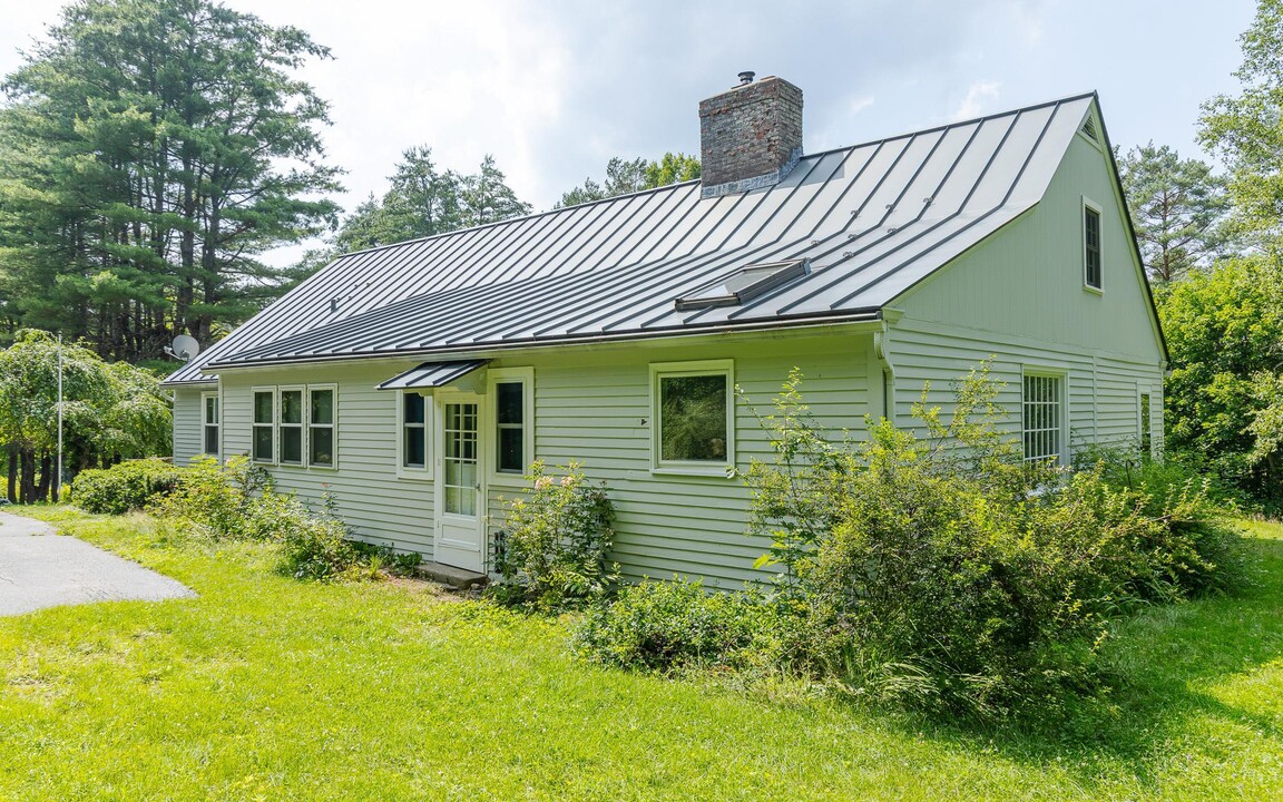 51 Prospect Hill Rd in Walpole, NH - Foto de edificio