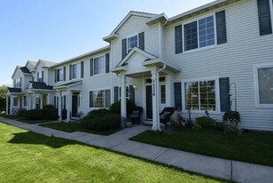 2236 Reflections Dr in Aurora, IL - Building Photo