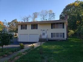 160 Broadway in Hamden, CT - Building Photo