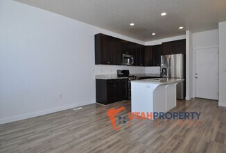 14927 S Thunder Horse Ln in Bluffdale, UT - Building Photo - Building Photo