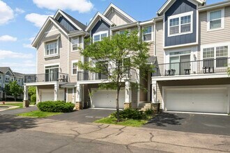 15531 Eagle Shore Dr in Apple Valley, MN - Building Photo - Building Photo