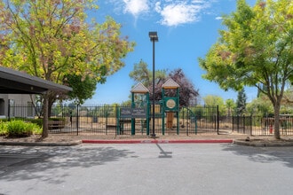 PINNACLE AT GALLERIA in Roseville, CA - Building Photo - Building Photo