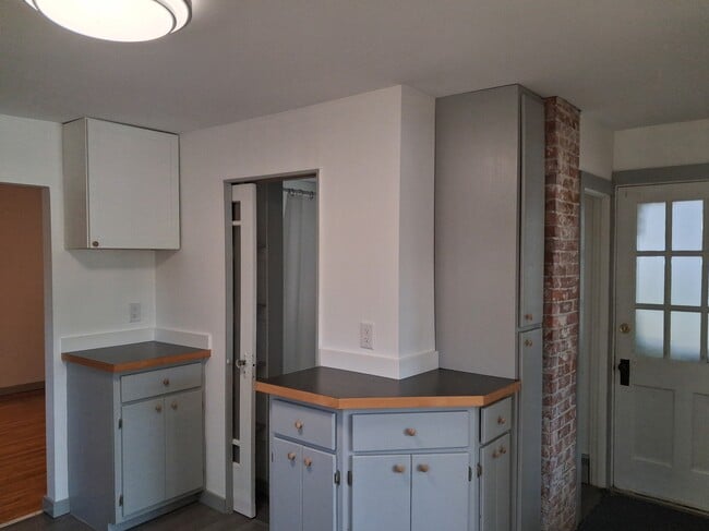 10 Grand St, Unit 10 Grand #1 in Augusta, ME - Building Photo - Building Photo