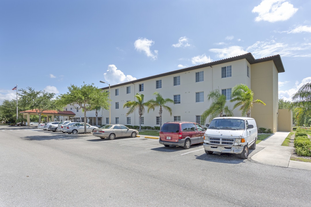 Holy Cross Manor I in Palmetto, FL - Foto de edificio