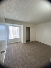 Ming Garden Apartments in Bakersfield, CA - Building Photo - Building Photo
