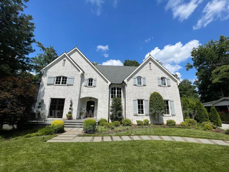 6321 Hunting Creek Rd NE in Atlanta, GA - Building Photo