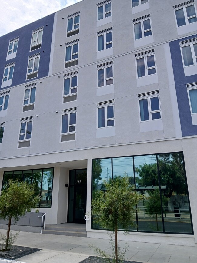 2551 Commercial St