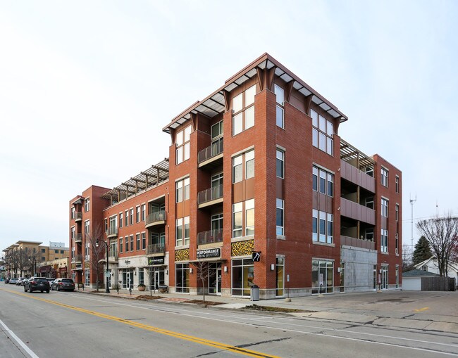 Ravenna in Shorewood, WI - Foto de edificio - Building Photo