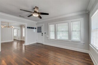 1011 W Allen Ave in Fort Worth, TX - Building Photo - Building Photo