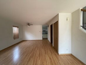 1350 Orleans Dr in Mundelein, IL - Building Photo - Building Photo