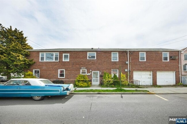 826 7th St in Secaucus, NJ - Foto de edificio - Building Photo