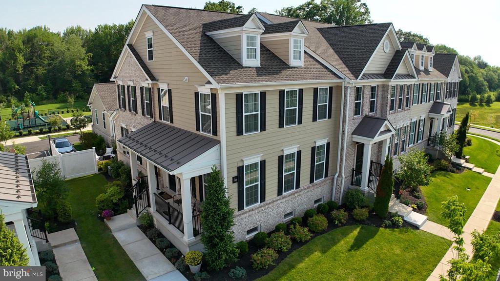 16 Magpie Ln in West Windsor, NJ - Building Photo