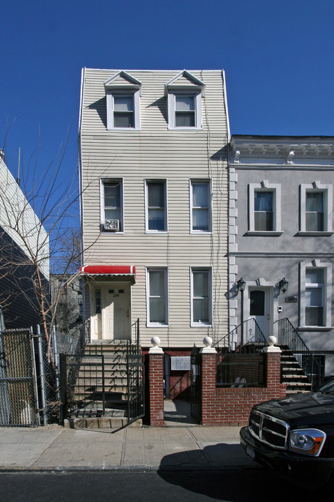 275 Skillman St in Brooklyn, NY - Building Photo