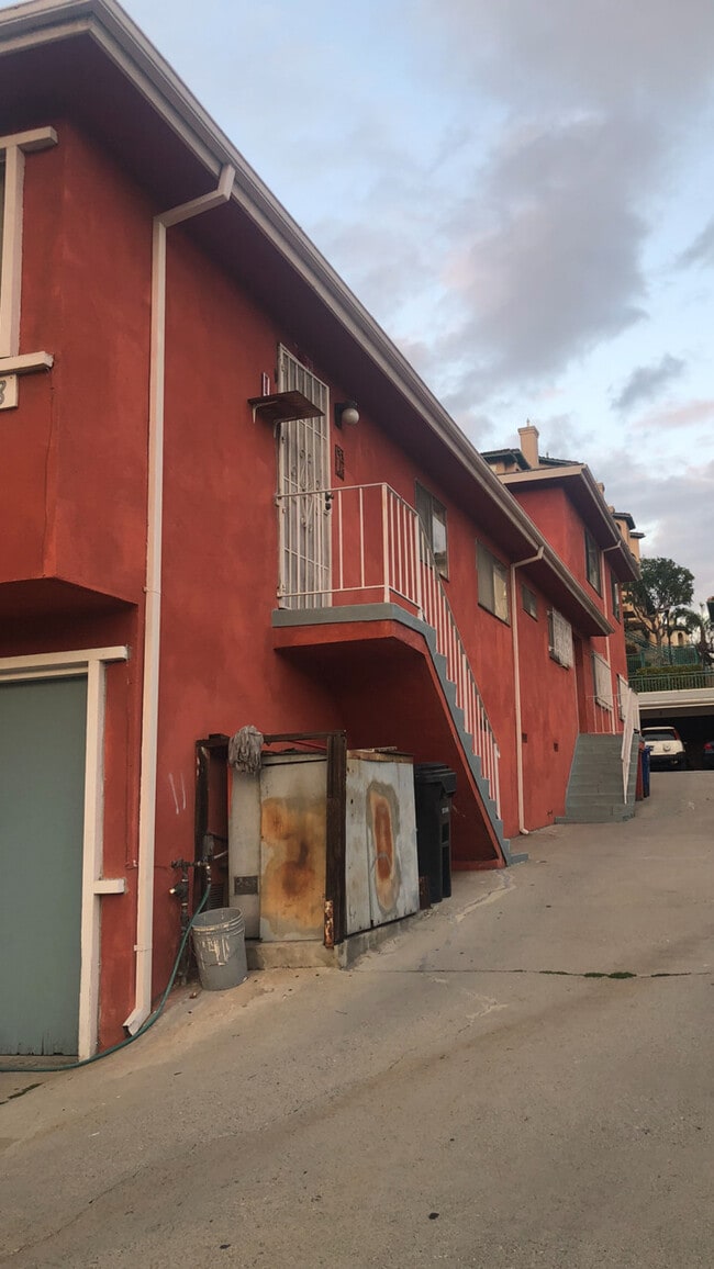 2218 Lincoln Park Ave, Unit 2 in Los Angeles, CA - Building Photo - Building Photo