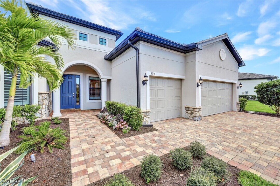 9238 Plover Dr in Naples, FL - Building Photo