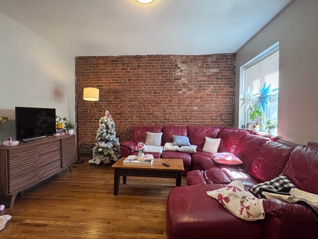 31 Stearns Rd, Unit #2 in Brookline, MA - Foto de edificio - Building Photo