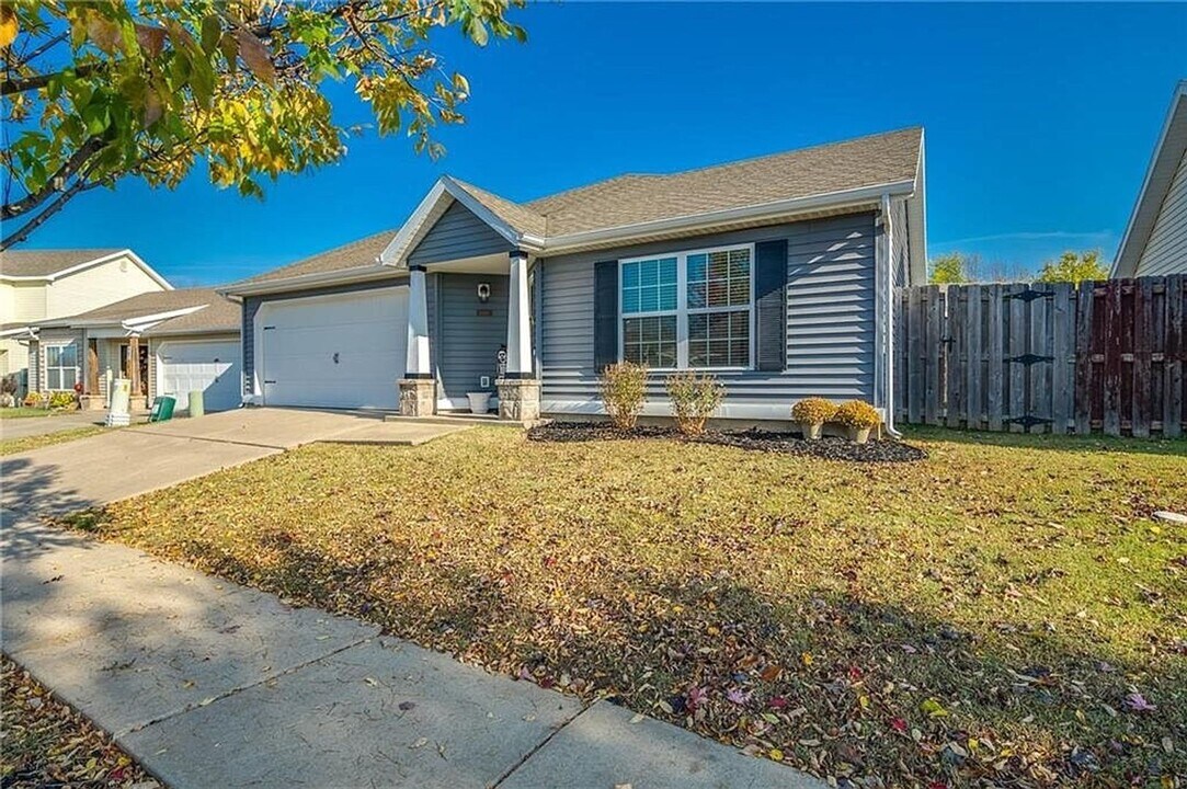 4360 W Pecan St in Fayetteville, AR - Foto de edificio