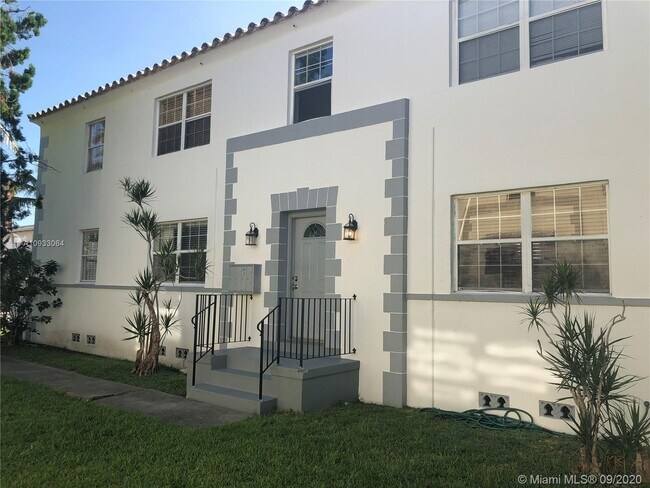 15 Sidonia Ave-Unit -B in Coral Gables, FL - Foto de edificio - Building Photo