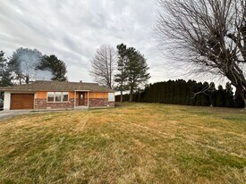 4 Rd O SE in Moses Lake, WA - Building Photo