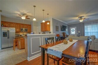 2125 McKenzie Creek Dr in Charlotte, NC - Building Photo - Building Photo