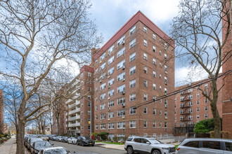 11050 71st Rd in Forest Hills, NY - Building Photo - Building Photo