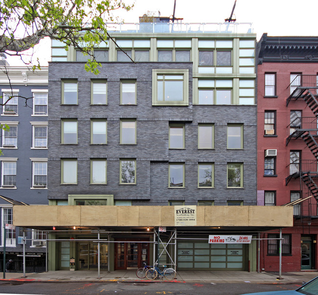 175 Sullivan St in New York, NY - Building Photo - Building Photo