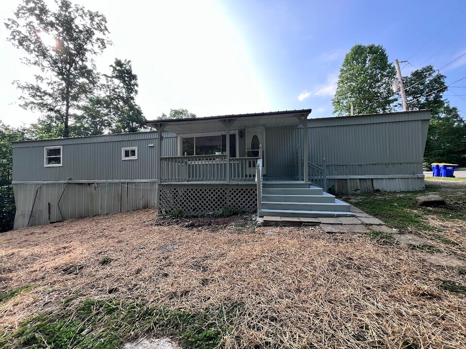 220 Lakeshore Dr in Mammoth Cave, KY - Building Photo