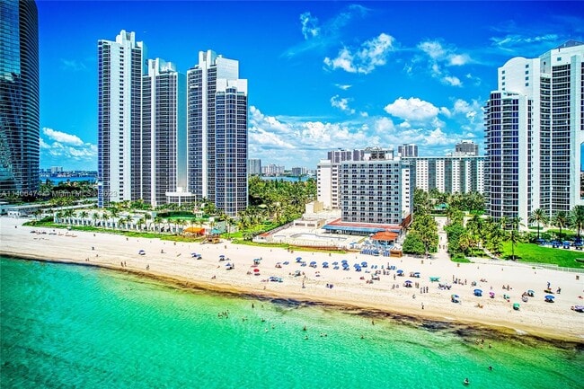 19201 Collins Ave in Sunny Isles Beach, FL - Foto de edificio - Building Photo