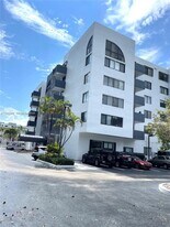 2715 Tigertail Ave, Unit 203 in Miami, FL - Building Photo