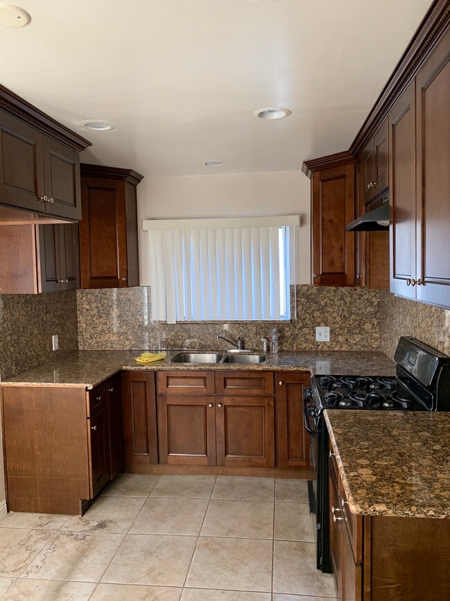 709 E Magnolia Blvd, Unit B