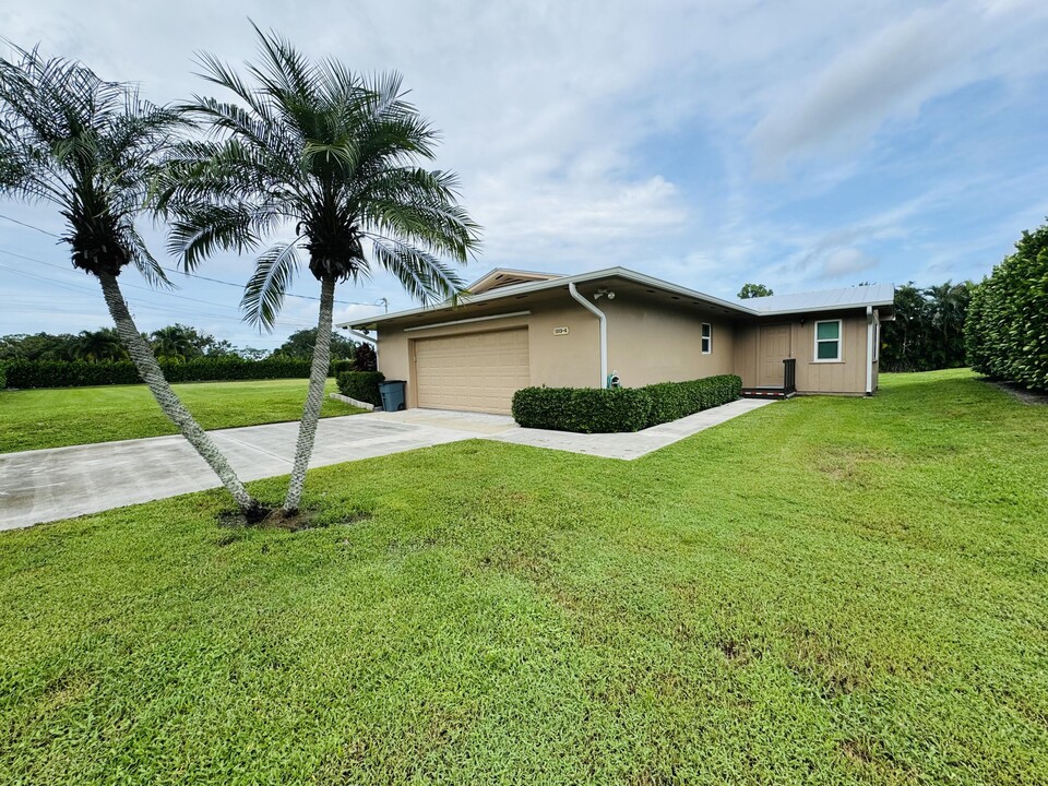 1345 SW Fast St in Palm City, FL - Building Photo