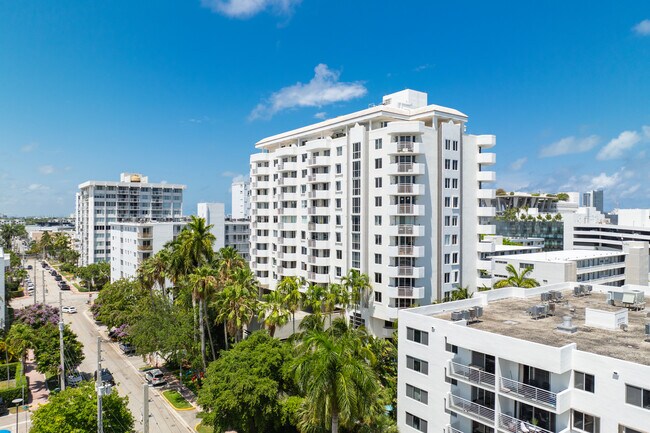 Bayview Plaza in Miami Beach, FL - Building Photo - Building Photo