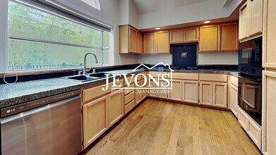 4313 245th Ave SE in Issaquah, WA - Building Photo - Building Photo