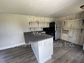 8086 Heck Dr in North Fort Myers, FL - Building Photo - Building Photo