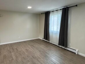 4 Monroe Dr in Hudson, NH - Building Photo - Building Photo