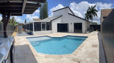 21045 SW 124th Ave Rd in Miami, FL - Building Photo - Building Photo