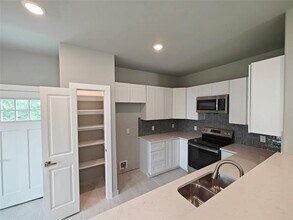 503 W McFarland St in Bells, TX - Building Photo - Building Photo