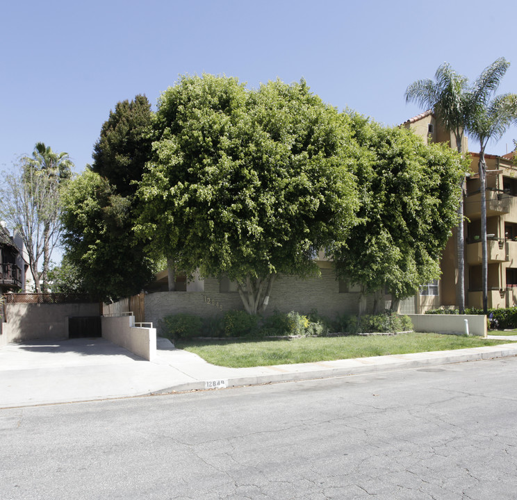 12849 Bloomfield St in Studio City, CA - Foto de edificio