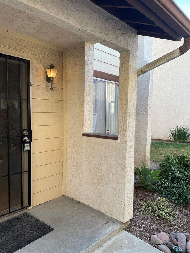 5190 N River Rd in Oceanside, CA - Building Photo - Building Photo