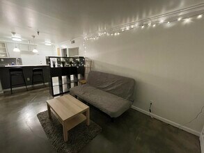 5143 Bakman Ave, Unit 101 in North Hollywood, CA - Foto de edificio - Building Photo