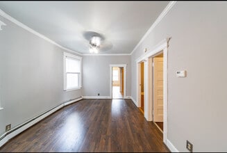 216 Wegman Pky, Unit Floor 2 in Jersey City, NJ - Foto de edificio - Building Photo