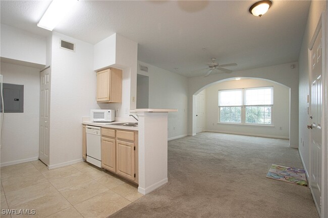 23540 Walden Center Dr in Bonita Springs, FL - Building Photo - Building Photo