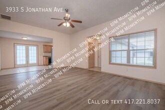 3933 S Jonathan Ave in Springfield, MO - Building Photo - Building Photo
