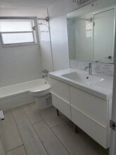 1333 E Hallandale Beach Blvd, Unit 235 in Hallandale Beach, FL - Building Photo - Building Photo