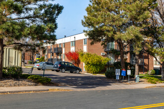 Seven Springs Condos in Denver, CO - Foto de edificio - Building Photo