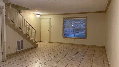 7600 Burgoyne Rd in Houston, TX - Building Photo - Building Photo