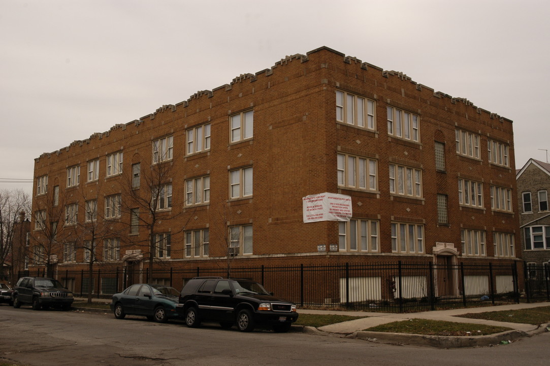 4300 W Potomac Ave in Chicago, IL - Foto de edificio