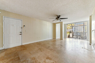 3237 Clint Moore Rd in Boca Raton, FL - Building Photo - Building Photo